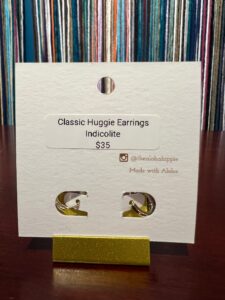 Classic huggie earrings indicolite, photo 4