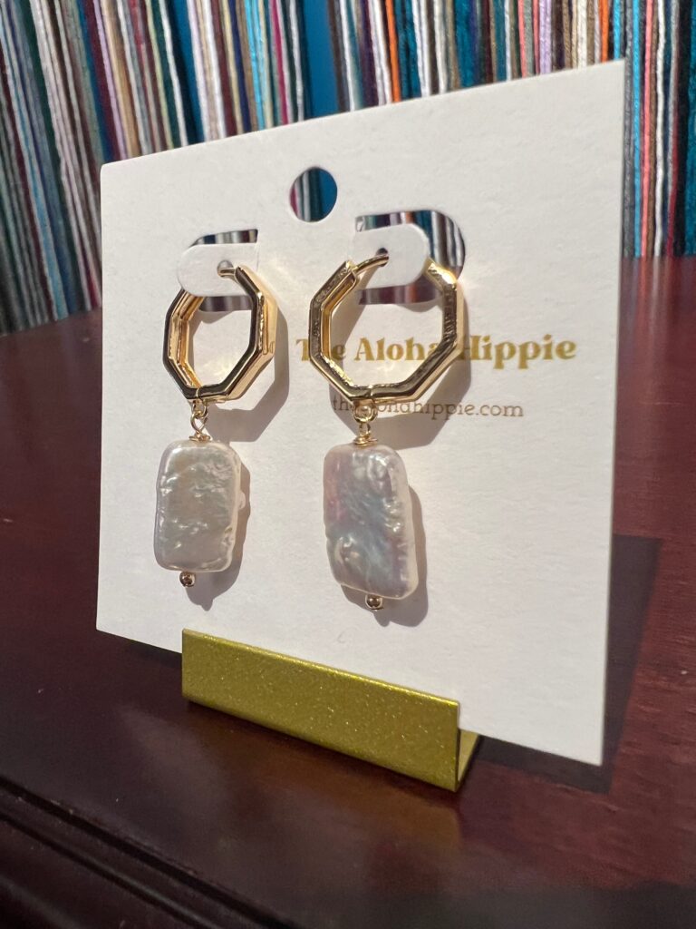 Golden hive huggie earrings fresh water pearls No. 02, photo 3